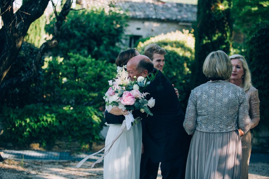un-mariage-simple-et-chic-a-gordes-ingrid-lepan-photographe-provence-19