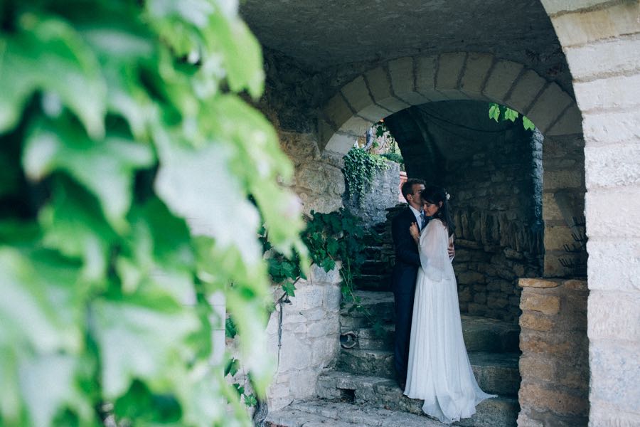 un-mariage-simple-et-chic-a-gordes-ingrid-lepan-photographe-provence-22
